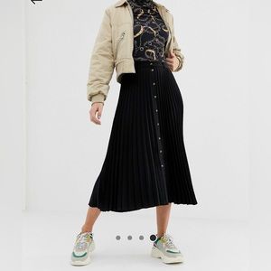 Stradivarius Pleated Button Skirt In Black Size M